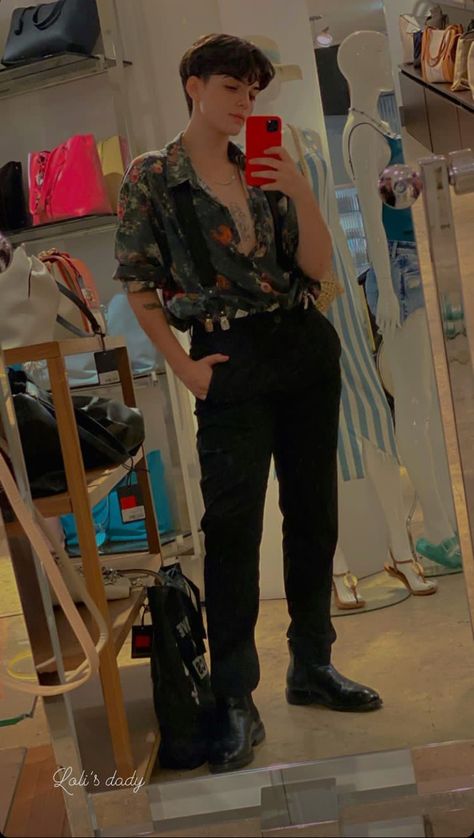 Tomboy Club Outfit, Gay Bar Outfit Women, Masc Woman Outfit, Soft Masculine Aesthetic, Lesbian Outfits Tomboys, Enby Style, Soft Butch, Soft Masc, Enby Fashion