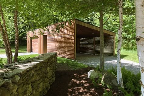 Stillman Cottage by Marcel Breuer: Architecture Legacy for Sale - Domus Garage Detached, Detached Garage Designs, Cabin Garage, Garage Photos, Modern Carport, Car Shed, Car Ports, Garage Door Ideas, Garage Room