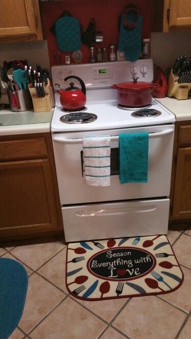 Red & Black kitchen with a Teal update!💙 Red Teal Kitchen, Red And Teal Kitchen, Kitchen Teal, Red And White Kitchen, Tan Walls, Red Kitchen Decor, Turquoise Kitchen, Teal Kitchen, White Kitchen Decor