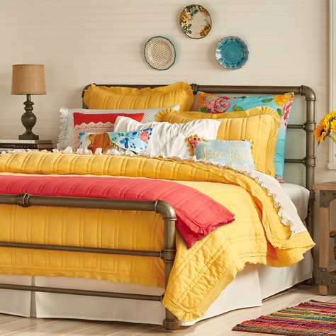 pioneer woman yellow bedding Divan Cama, Top Bed, Pioneer Woman Kitchen, Fall Bedding, Yellow Bedding, Woman Bedding, Gorgeous Bedrooms, Bedroom Decorating Ideas, Yellow Bedroom