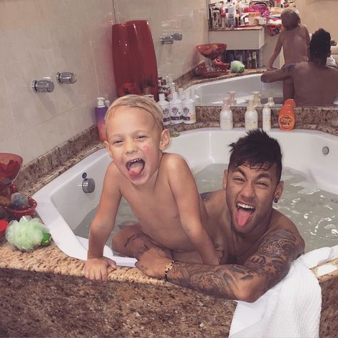 ❤️ Neymar Kid, Neymar Son, Football Neymar, Neymar Hot, Neymar Football, Soccer Guys, Antoine Griezmann, Tattoo Removal, Football Wallpaper