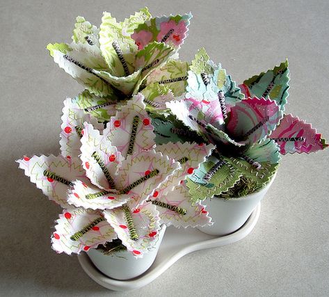 Sweet Mini Fabric Potted Plants - Winter Romance by Jane Joss | da janejoss Fabric Plants, Cactus Craft, Cactus Fabric, Upcycling Projects, Home Floral Arrangements, Upcycle Projects, Fabric Floral, Diy Flowers, Flower Crafts