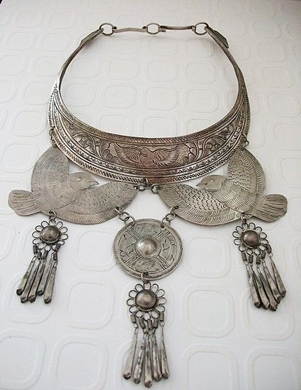 Tribal tooled metal statement necklace...perfect for a music festival, reminds me of free people..boho chic Moroccan Jewelry, Ancient Jewelry, Jewel Box, Hippie Chic, Ethnic Jewelry, Style Boho, Looks Vintage, Hippie Style, Boho Necklace