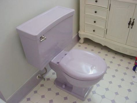 Amy and Mack's lovely lavender bathroom - "new" toilet from ReStore - Retro Renovation Purple Toilet, Lavender Bathroom Decor, Lilac Bathroom, Lavender Bathroom, Provincial Furniture, Restroom Design, Purple Bathrooms, Retro Bathrooms, Retro Renovation