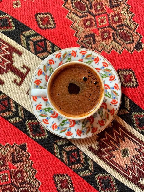 Coffee Tray Ideas, Armenian Coffee, Coffee Shop Photography, Arabic Coffee, Turkish Tea, Coffee Wallpaper, Table Setting Decor, Turkish Culture, Coffee Pictures