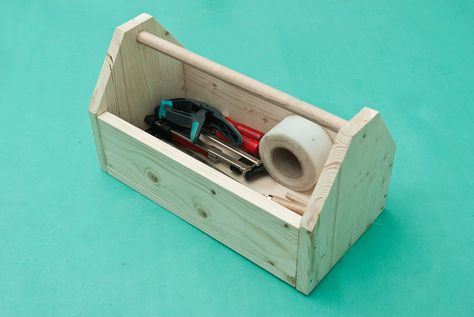 How to make a wooden tool box Wooden Tool Box, Tool Box Diy, Wood Tool Box, Hamper Ideas, Wooden Tool Boxes, Make A Boat, Tool Tote, Wood Putty, Wood Craft Projects