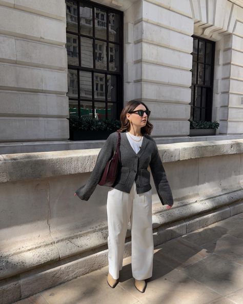 Cardigan Grey Outfit, Grey Button Up Cardigan Outfit, Button Down Cardigan Outfit, Button Up Cardigan Outfit, Burgundy Cardigan Outfit, Grey Cardigan Outfit, Ootd Knit, Ootd Cardigan, Outfits With Grey Cardigan