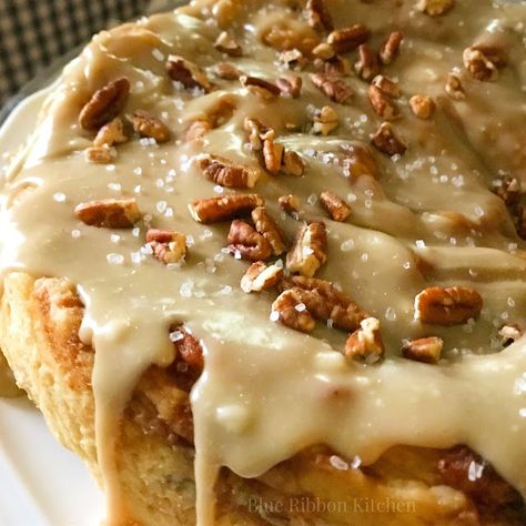 Blue Ribbon Kitchen: Cinnamon Swirl Yeast Coffee Cake: w/ Honey Caramel Salted Pecan Frosting Yeast Coffee Cake, Cinnamon Swirl Coffee Cake, Pecan Frosting, Crumb Coffee Cakes, Coffee Cake Recipes Easy, Honey Caramel, Coffee Cake Muffins, Coffee Cake Recipe, Cinnamon Cake