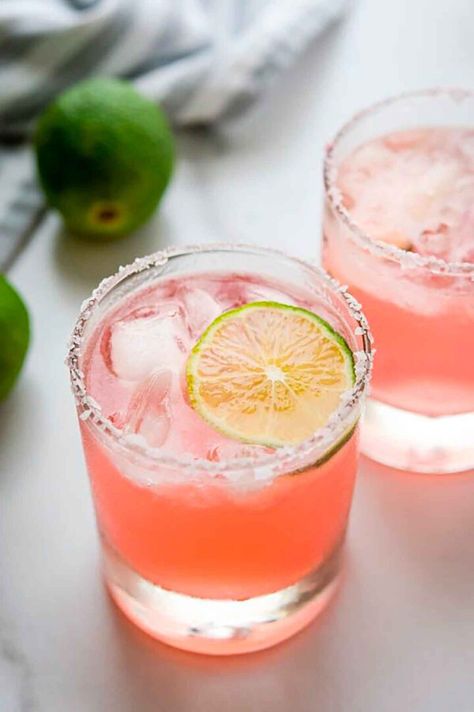 Sweet Margarita Recipe, Fruity Margarita Recipe, Hibiscus Margarita, Summer Margaritas, Frozen Watermelon Margarita, Summer Cocktail Menu, Frozen Mango Margarita, Easy Margarita Recipe, Flavored Margaritas