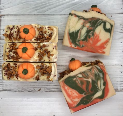 Christmas Cold Process Soap Ideas, Halloween Soap Ideas, Halloween Party Favors For Adults, Awesome Pumpkin Carvings, Homemade Hand Soap, Cold Process Soap Designs, Soap Design Ideas, Dessert Soap, Pumpkin Soap