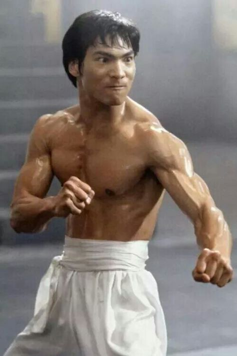 Bruce Lee Jason Scott Lee, Bruce Lee Kung Fu, Tony Jaa, Aesthetic Physique, Bruce Lee Martial Arts, Martial Arts Film, Perfect Physique, Jason Lee, Martial Arts Movies