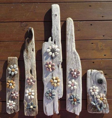 Driftwood Garden Ideas Decor, Driftwood And Pebble Art, Driftwood Pebble Art, Small Driftwood Crafts, Small Driftwood Ideas, Driftwood Garden Ideas Outdoors, Driftwood And Rocks Ideas, Drift Wood Ideas Driftwood Art Diy, Driftwood And Shells