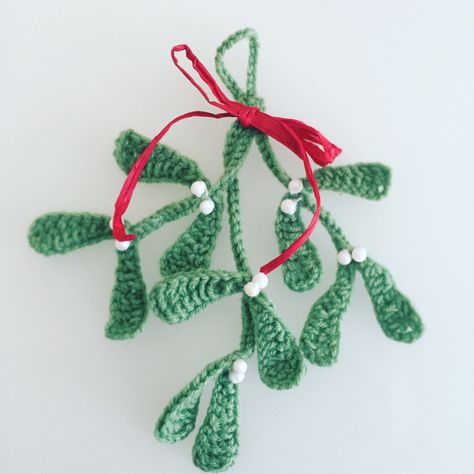 Mistletoe Crochet Pattern, Mistletoe Crochet Pattern Free, Crochet Mistletoe Pattern Free, Misltoe Christmas, Yule Crochet, Mistletoe Crochet, Crochet Mistletoe, Mistletoe Ornament, Crocheted Christmas