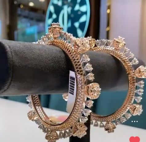 Diamond Pacheli Designs, Pacheli Bangle Diamond, Pacheli Bangle, Bangles Diamond, Fancy Diamond Ring, Bridal Diamond Necklace, Bridal Chura, Ladies Bangles, Diamond Bangles