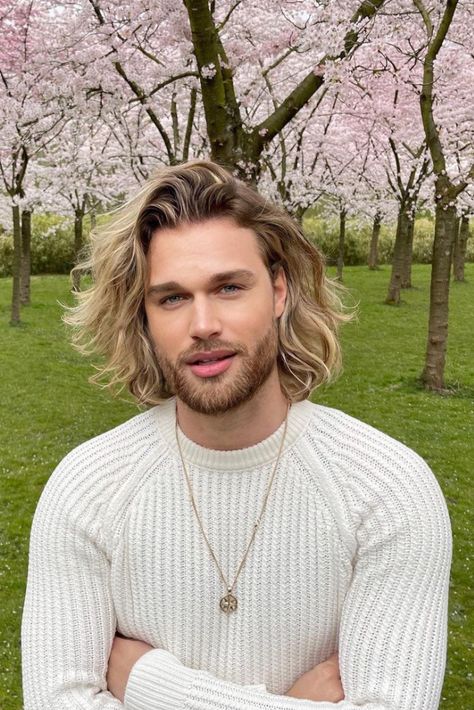 Men Blonde Highlights, Waves Hairstyle Men, Surfer Hair, Guy Haircuts Long, Men's Long Hairstyles, Corte De Cabelo Masculino, Blonde Guys, Long Blonde, Long Wavy Hair