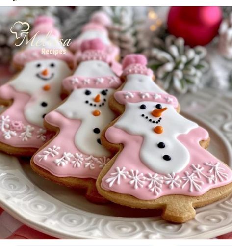 Christmas Cookie Icing, Christmas Cookie Frosting, Valentine Cookies Decorated, Cookie Decorating Icing, Christmas Sugar Cookies Decorated, Pink Snowman, Gingerbread House Cookies, Christmas Baking Recipes, Christmas Cookie Exchange