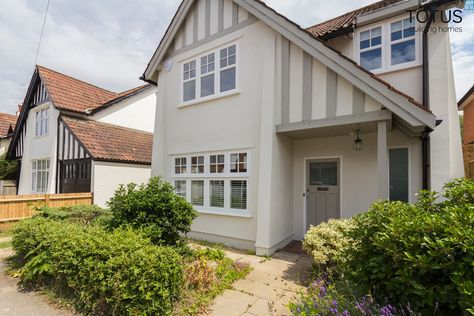 New life for a 1920s home - extension and full renovation, Thames Ditton, Surrey: classic Houses by TOTUS 1920 House Exterior, 1930 House Exterior, 1920s House Exterior, 1930s House Exterior Uk, 1930s House Extension, 1930s House Exterior, Tudor House Exterior, 1930s House Interior, 1920s Home