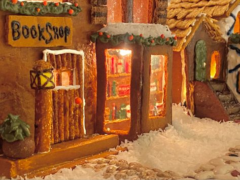 Village Gingerbread House, Gingerbread Christmas Village, Gingerbread House Candy, Cool Gingerbread Houses, Holiday Room Decor, Make A Gingerbread House, Gingerbread House Designs, Gingerbread House Cookies, Holiday Room