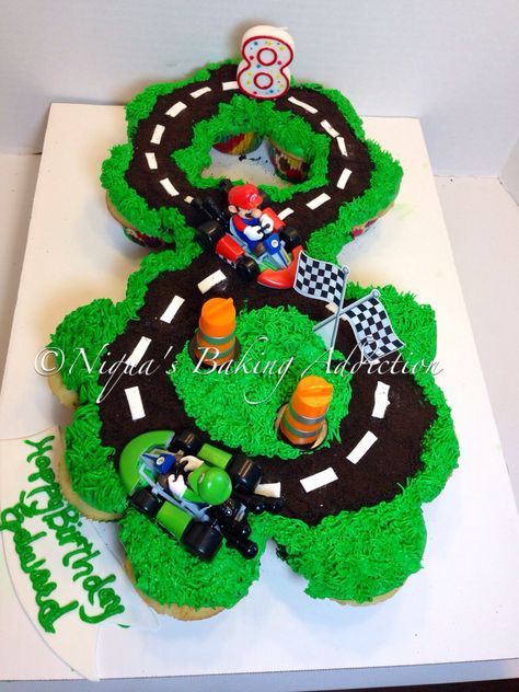 Mario Kart Cupcake Cake pull apart cupcakes Pull Apart Cupcake Ideas, Birthday Cake For Boys, Super Mario Cupcakes, Pull Apart Cupcake, Gourmet Pastries, Pull Apart Cupcake Cake, Pull Apart Cake, Mario Bros Birthday, Mario Bros Party