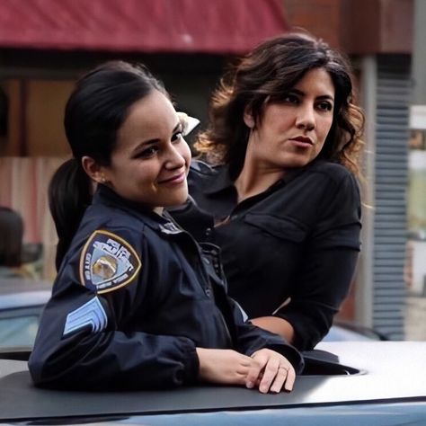 Amy Santiago and Rosa Diaz Brooklyn Nine Nine Brooklyn99 B99 Melissa Fumero and Stephanie Beatriz #AmySantiago #RosaDiaz #MelissaFumero #StephanieBeatriz #B99 #BrooklynNineNine #Brooklyn99 #Peraltiago Brooklyn 99 Characters, Brooklyn Nine Nine Rosa, Brooklyn 99 Cast, Brooklyn Nine Nine Funny, Jake And Amy, Melissa Fumero, Rosa Diaz, Brooklyn 9 9, Amy Santiago