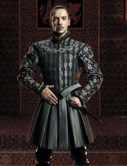 Now, living with Henry in The Tudors was likely to end in heads rolling... but **damn** did the man know fashion.  Lots of heavy velvet, furs, and even leather. The Tudors Costumes, Tudor Fashion, From Paris With Love, Tudor Costumes, Tudor Dynasty, Tudor Era, The Tudors, Jonathan Rhys Meyers, King Henry Viii