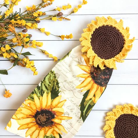 The Rustic Sunflower Towel Topper is a free crochet pattern on my blog. Unique construction with a 3” ring crocheted into the back panel allows the towel to be removable for easy washing.  A set of three patterns that will all be released to the blog - towel topper, coaster and pot holder. This set will brighten up your home with bright cheer!  So easy and quick to make - perfect for your own home, as a housewarming gift or to make for craft fairs. Who can resist sunflowers?  Approximate finishe Crocheted Mittens, Crochet Towel Topper, Sunflower Crochet, Crochet Scrubbies, Crochet Hanging, Girl Gnome, Towel Holders, Potholder Patterns, Crochet Towel