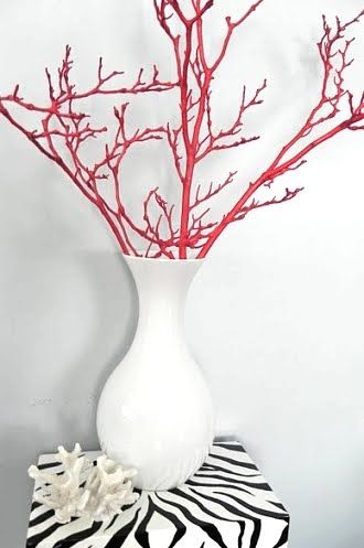 DIY Faux Red Coral Branch Decor Tree Branches Decor, Painted Tree Branches, Coral Paint, Branches Decor, Shell Centerpieces, Chalk Board Paint, Branch Centerpieces, Painted Branches, Red Spray Paint