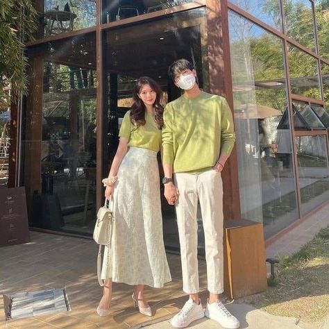 Couple Outfits Korean, Korean Couple Outfits, Couple Photoshoot Outfits, Couple Outfits Matching, Couple Outfit Ideas, Couple Matching Outfits, Couples Outfit, Black Color Hairstyles, Color Hairstyles