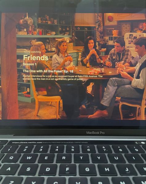 Friends Netflix Aesthetic, Watching Friends Aesthetic, Laptop Netflix Aesthetic, Netflix Snap, Netflix Aesthetic, Friends Season 1, Pivot Friends, Good Luck Charlie, Aesthetic Friends