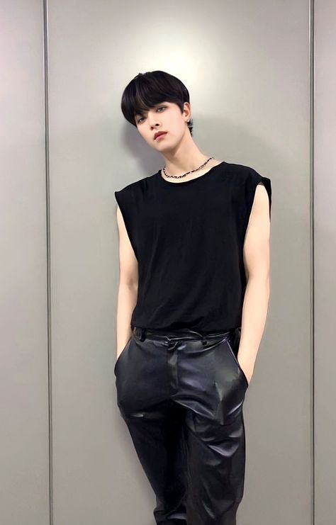 #Ravn #Oneus Ravn Oneus, Oneus Ravn, Love Never Dies, On My Own, Find It, Boyfriend Material, Tell Me, Kdrama, Moon