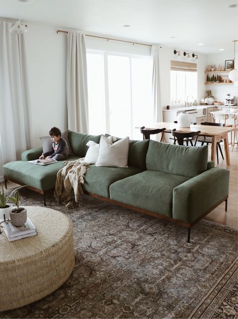 Living Room Design Green, Green Sofa Living, Green Couch Living Room, Green Sofa Living Room, Couches Living, Green Couch, Green Sofa, Home Design Living Room, Living Room Green