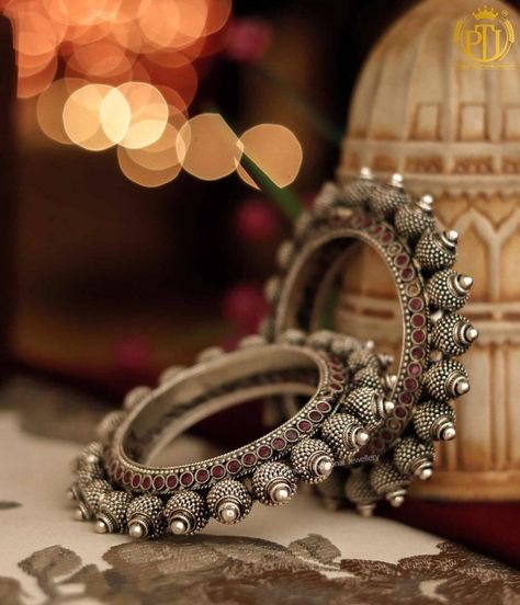 Oxodise Jewellery, Jaipur Shopping, Navratri Jewellery, Festive Jewellery, Bohemian Shoes, Embroidery Purse, Contemporary Bracelets, Bridal Jewellery Inspiration, Jewelry Product Shots