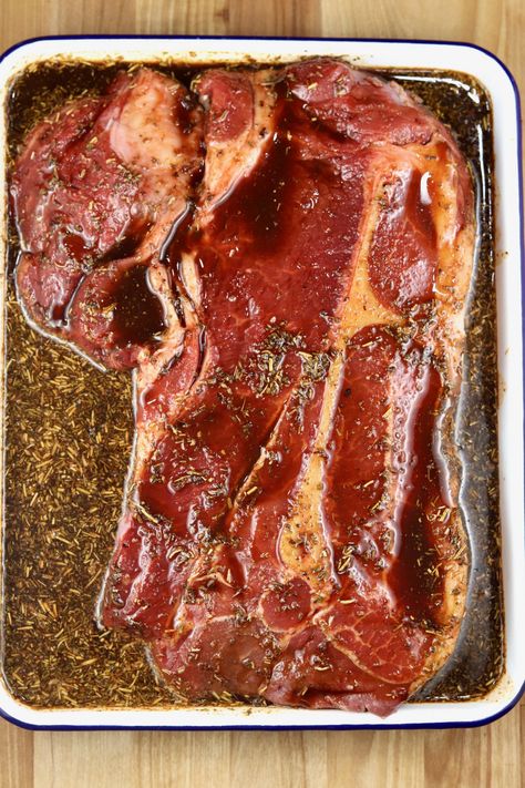 Marinated Chuck Roast, Recipe Chuck Roast, Chuck Roast Grilled, Roast Beef Marinade, Grilled Roast Beef, Catering Recipes, Chuck Roast Recipes, Grilled Beef Recipes, Leftover Roast Beef