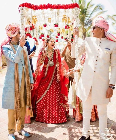 A beautiful Phoolon ki Chadar with numerous marigold garlands and touch of blue on the ends. #indianwedding #bridalentry #bridalentryideas #phoolonkichadar #bridalinspiration #india #bridalentryprops #weddingdecor #weddinglehengas #weddingtreads #treandy #accessories #bridalaccessories #chura #bridalinspiration #entryinspiration Bridal Entry, Bride Entry, Pengantin India, Indian Wedding Bride, Muslim Wedding Dresses, Muslim Wedding, Indian Wedding Outfits, Indian Wedding Photography, Lehenga Designs