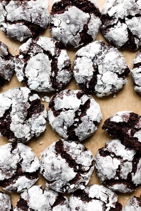 Cookies Crinkle, Chocolate Crinkle Cookies Recipe, Traditional Christmas Cookies, Crinkle Cookies Recipe, Chocolate Crinkle, Baking Chocolate, Sally's Baking, Chocolate Crinkle Cookies, Frozen Cookies