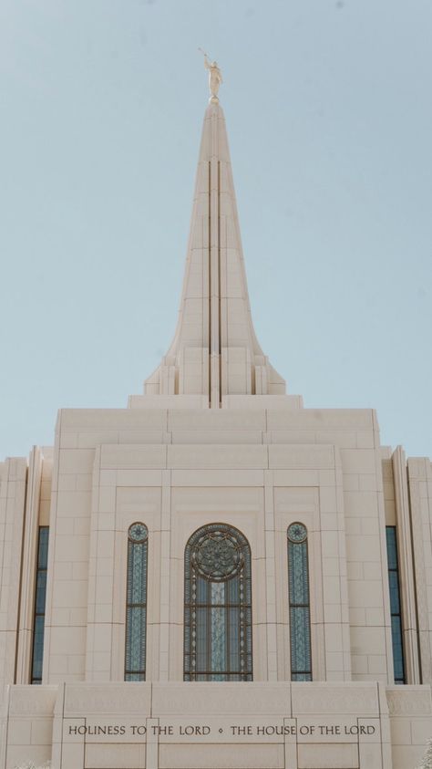 Gilbert Temple Wallpaper, Uplifting Backgrounds, Church Wallpaper, Temples Lds, Temple Aesthetic, Gilbert Temple, Lds Temple Pictures, Church Aesthetic, Utah Temples