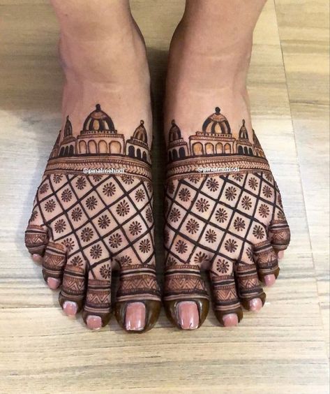 Round Mehndi Design, Legs Mehndi, Indian Mehndi Designs, Leg Mehndi, Legs Mehndi Design, Mehndi Designs Bridal Hands, Mehndi Designs For Kids, Mehndi Design Pictures, Modern Mehndi Designs