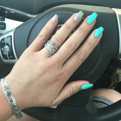 Coffin nails mermaid teal silver rainbow glitter Almond Nails Aqua, Bright Teal Nails, Turquoise Nails With Glitter, Teal And Silver Nails, Teal Nails Turquoise, Teal Nail Art, Nails Mermaid, Blue Prom Nails, Mint Green Nails