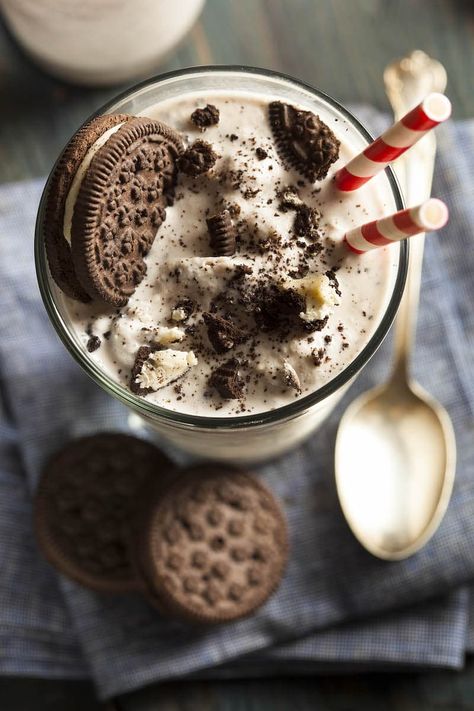 Copycat Chick Fil A Milkshake Recipe: Cookies & Cream Chick Fil A Milkshake Recipe, Cookies And Cream Milkshake, Oreo Birthday Cake, Best Milkshakes, Oreo Milkshake, Milkshake Recipe, Oreo Recipes, Recipe Dessert, Milkshake Recipes