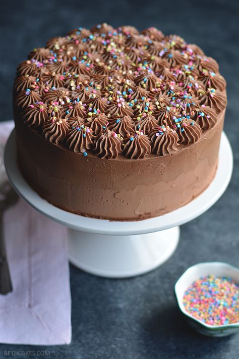 Yellow Cake with Chocolate Frosting and Spring Cleaning with OXO Cake Frosting Designs, Yellow Cake With Chocolate Frosting, Cake With Sprinkles, Cake With Chocolate Frosting, Chocolate Cake Designs, Mini Torte, Cake Frosting Recipe, Cookie Cake Birthday, Simple Cake Designs