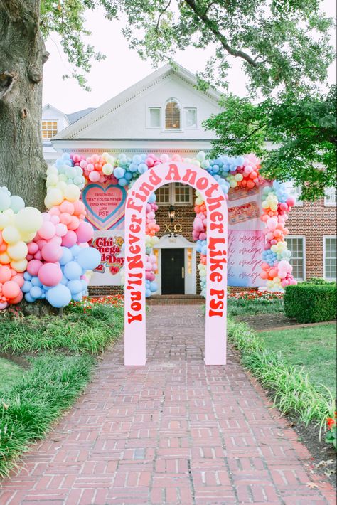 Lover Bid Day Theme, Where The Grass Is Greener Bid Day, Sorority Event Decor, Sorority House Decorations, Adpi Recruitment, Sorority House Decor, Sorority Recruitment Decorations, Recruitment Decorations, Sorority Party