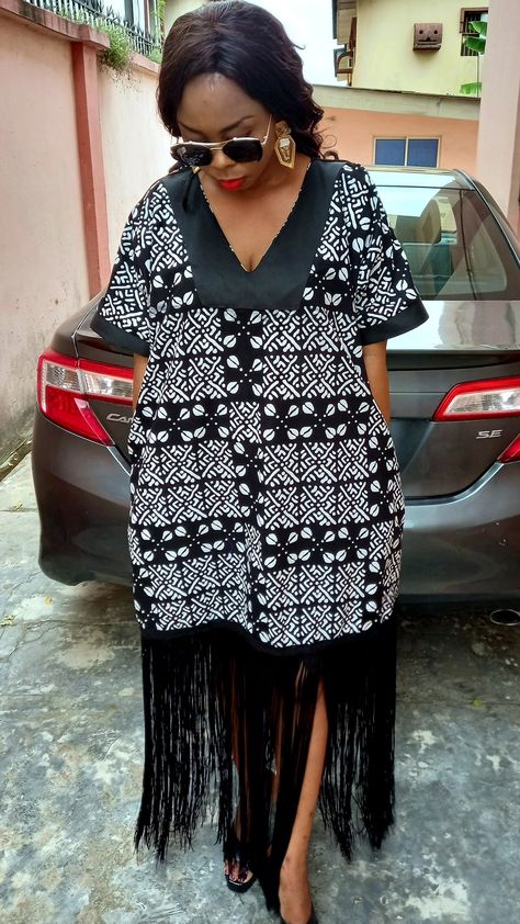 Ankara Short Gown Styles With Fringe, Short Bubu Gown With Fringe, Bubu Kaftan Styles, Kampala Gown Styles For Ladies, Boubou Styles, Simple Dress Styles, Boubou Styles For Women, Kaftan Styles, African Ladies