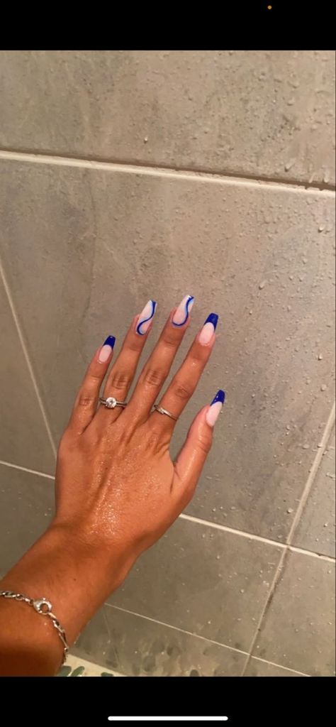 ongles motif bleu en 2022 | Ongles, Ongles de mariée, Ongles bleus Nails Bleu Pastel, Dark Blue Nails Inspiration, Blue Nails With Lines, Blue Lines Nails, Blue Nails Hoco, Nail Inspo Royal Blue, Nails Bleu Roi, Easy Nailarts, Blue Nail Inspired