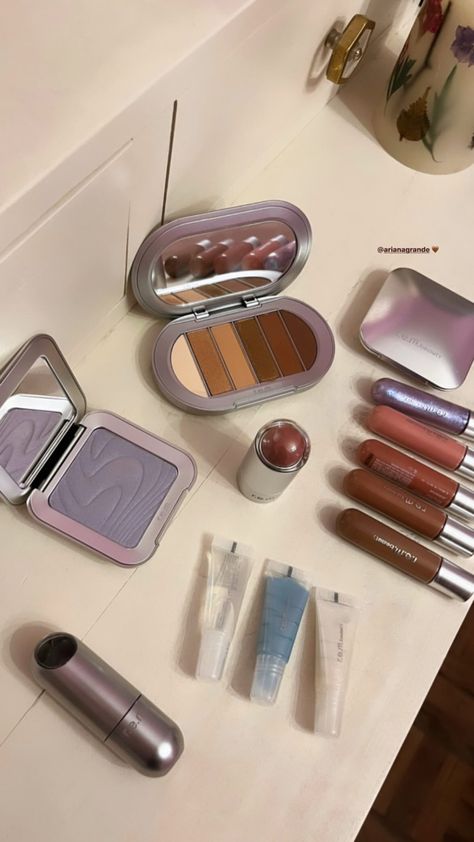 R.e.m beauty products colection R E M Beauty Aesthetic, Rem Beauty Aesthetic, Ariana Merch, Ariana Grande Anime, Ariana Grande Makeup, Rem Beauty, Ariana Grande Perfume, R E M Beauty, Makeup Bag Essentials