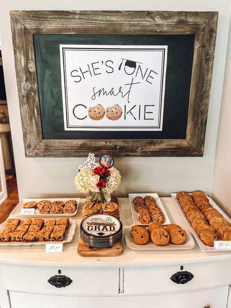 Graduation Smart Cookie Sign -- Sweet Table --Cookie Bar INSTANT DOWNLOAD PDF File by Beth Kruse Custom Creations What a fun way to celebrate a graduation!  This instant download will wow your guests and make the a great Cookie Bar display. Sign is available in 5x7, 8x10, 11x14, 16x20 - for other sizes message me!  Both SHE and HE versions are provided Immediately following purchase, you will be able to download this item.  You can print at home or at a print center such as office max,  fed ex, Graduation Party Snacks, High School Graduation Party Ideas, Grad Party Theme, High School Graduation Party Decorations, College Grad Party, Backyard Graduation Party, Senior Graduation Party, Graduation Party High, Graduation Party Foods