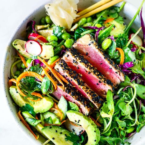 This sesame-crusted seared ahi tuna salad recipe is deliciously refreshing and light, ideal for warm weather! Served over fresh greens with avocado, cucumber, edamame, grated carrots, cabbage, radishes, and sunflower sprouts tossed in a ginger wasabi dressing. Seared Ahi Salad, Wasabi Vinaigrette, Ahi Salad, Ahi Tuna Salad, Seared Ahi Tuna, Sushi Salad, Chicken Honey, Tuna Sushi, Seared Ahi