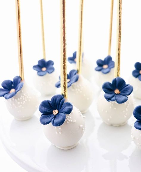 Elegant Cake Pops, Cupcake Arrangements, Fun Cake Pops, Blue Cake Pops, Pink Dessert Tables, Chinoiserie Wedding, Baby Shower Sweets, Wedding Cake Pops, Baby Shower Cake Pops