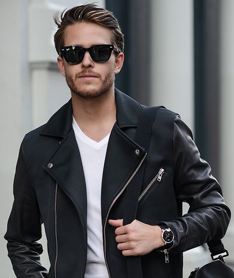 The Ultimate Ray-Ban Wayfarer Sunglasses Guide #clothing #outerwear #jacket #hairstyle #male #leather #eyewear #sunglasses #cool #leatherjacket Hairstyles Long Bob, Fashion Guys, Ray Ban Sunglasses Wayfarer, Womens Beach Fashion, Mens Fashion Casual Winter, Ray Ban Wayfarer, Mens Fashion Business, Le Happy, Womens Fashion Casual Winter