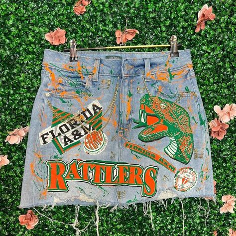 NORTHSIDE JAX | BOUTIQUE on Instagram: "Custom Famu Denim Skirt 🐍🧡 Any school can be fulfilled Send a dm for inquiries! @famu_1887" Custom Gameday Outfits, Custom Denim Skirt Outfit, Famu Homecoming Outfits, Custom Jean Skirt, Homecoming Fits, Tlc Outfits, College Decision, Custom Jeans Diy, Gameday Fits