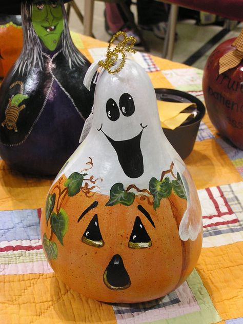 Ghost In Pumpkin, Gourds Painted, Painted Ghost, Fall Gourds, Creative Pumpkin Painting, Halloween Gourds, Fall Pumpkin Crafts, Homemade Halloween Decorations, Decorative Gourds